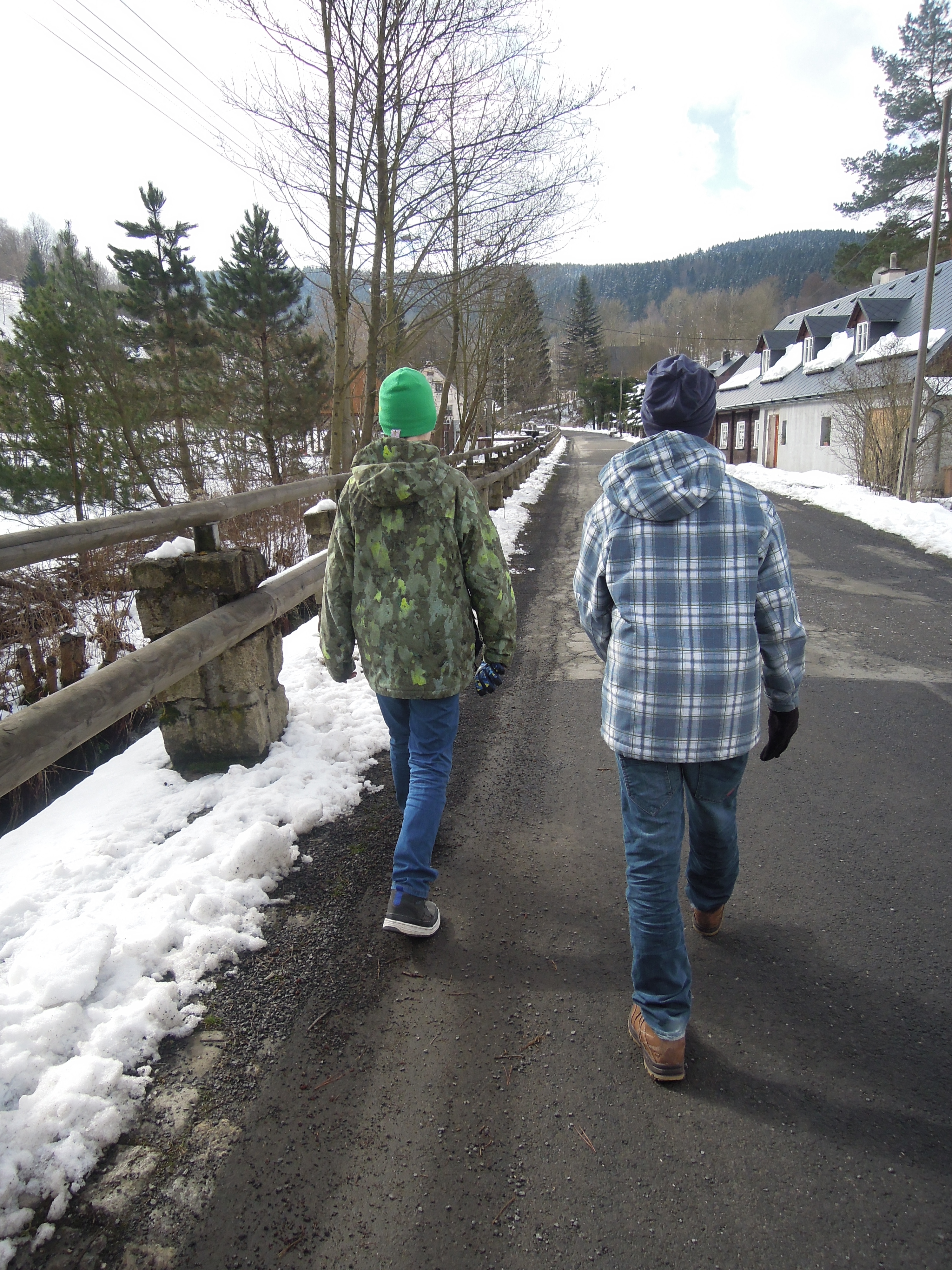 Motzendes, fußlahmes, halbstarkes Pubertätervolk. Distanz: Ca. 150m vom Start entfernt